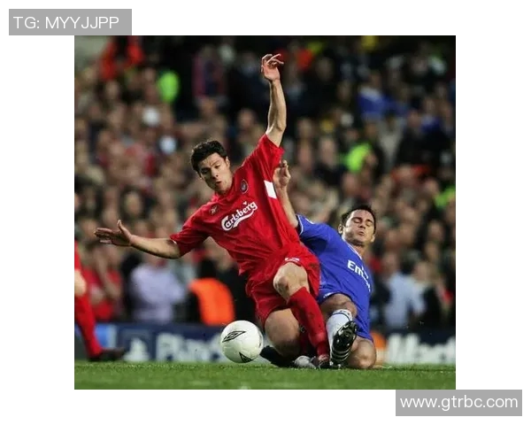 学习足球明星铲球技巧的精彩模仿视频分享与解析