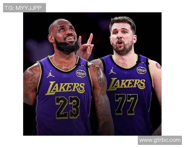 湖人队与热火在总决赛第四场的激烈对决引发球迷热议与期待